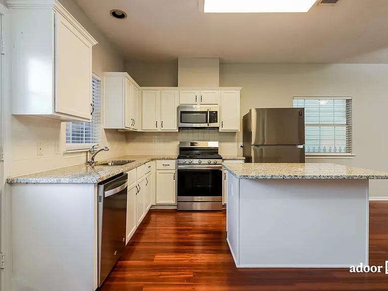 217 N Fowlkes St — Photo 3