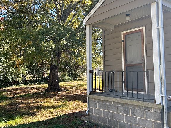 4th image of 908 Willard St