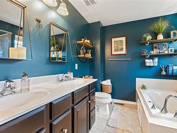 4th image of 111 Mews Ln