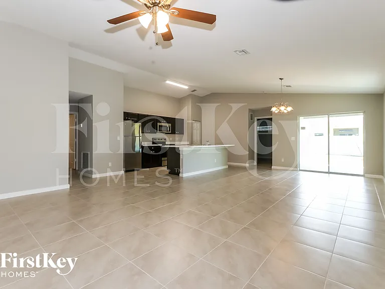1426 SW Oriole Ln — Photo 4