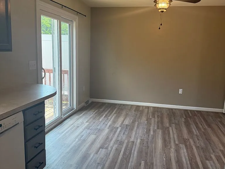 403 Cindy Dr — Photo 6