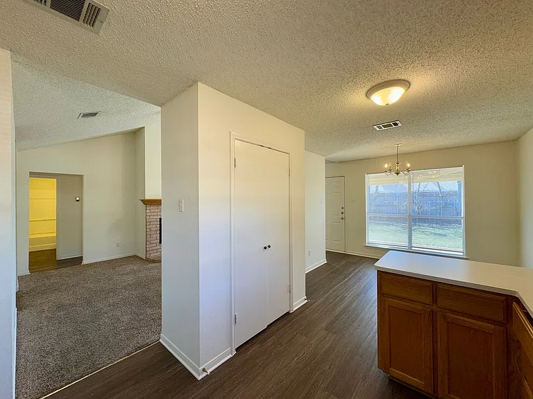 974 Parkview Cir — Photo 4