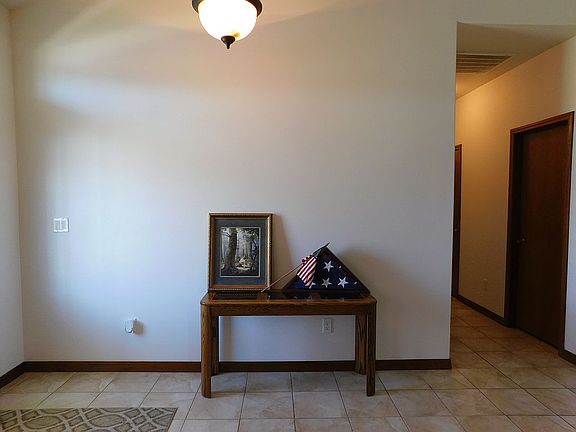 3rd image of 4612 Artesia Dr