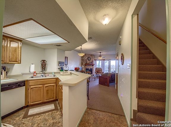 2nd image of 472 Seele St APT 7