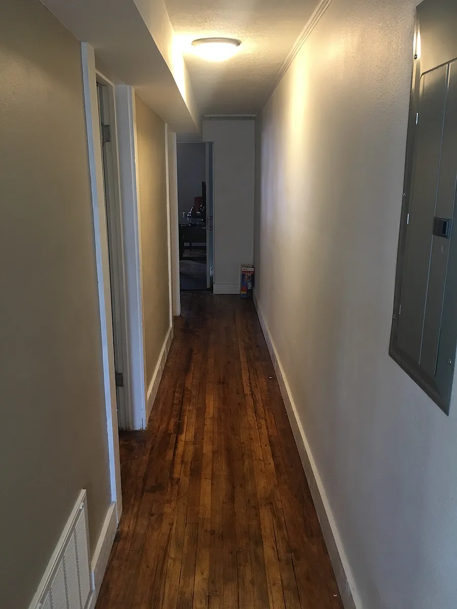 Building Photo - 205 N Mill St #4