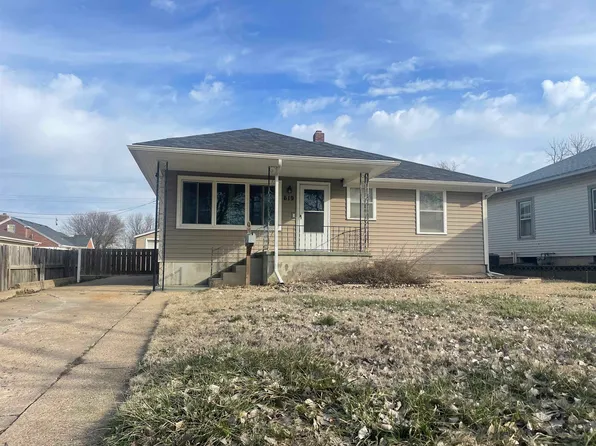 619 E Wisconsin St, Russell, KS 67665