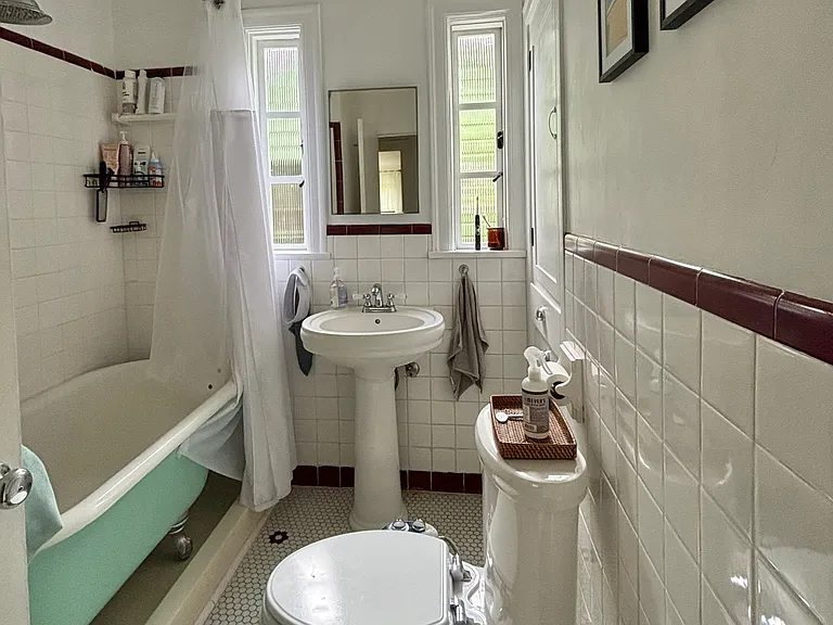 Interior Photo - Bathroom and Clawfoot Tub