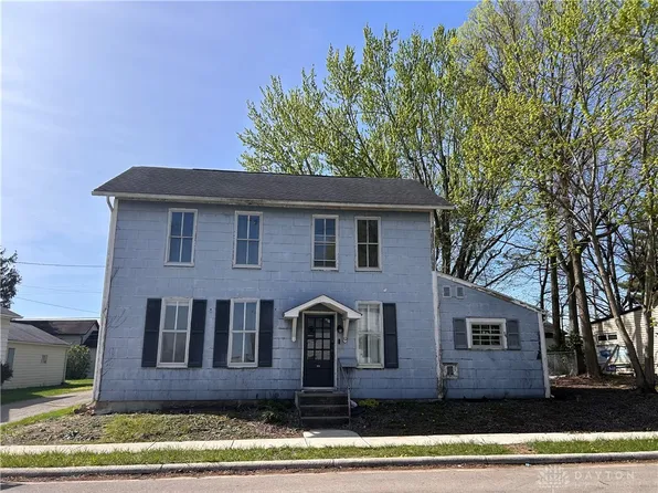 32 W 3rd St, West Alexandria, OH 45381