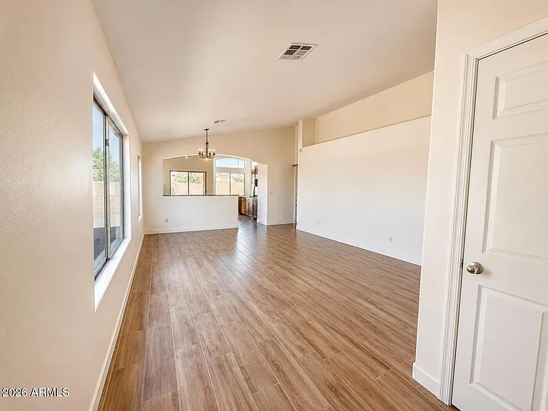 5256 W Pleasant Ln — Photo 3