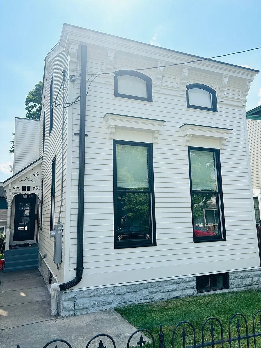 Building Photo - 940 Monroe St