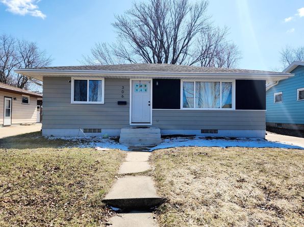 306 2nd St SE, Stewartville, MN 55976
