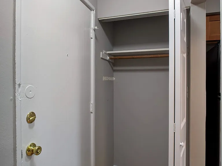 522 W Oakdale Ave #525-402 — Photo 3