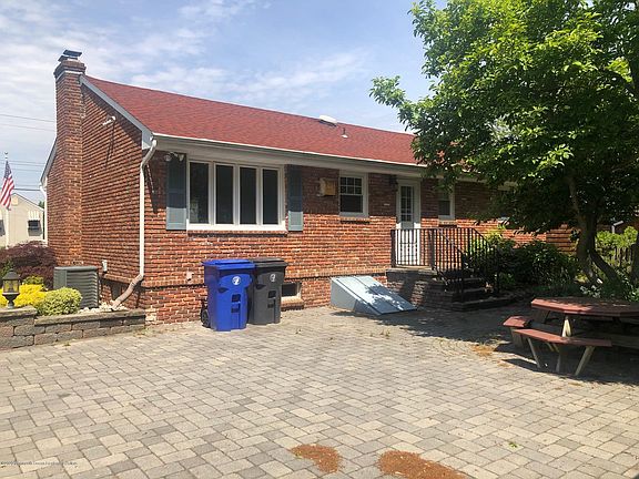 4th image of 115 Fischer Blvd