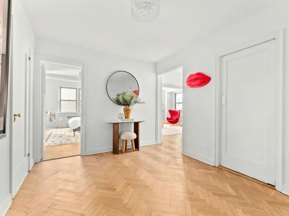 4 East 70th Street image 3 of 7
