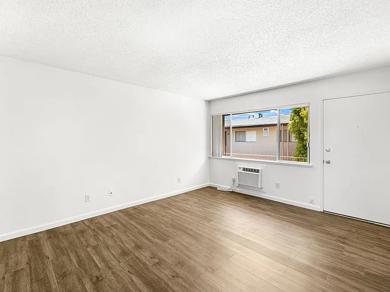 10600 Poplar St — Photo 6