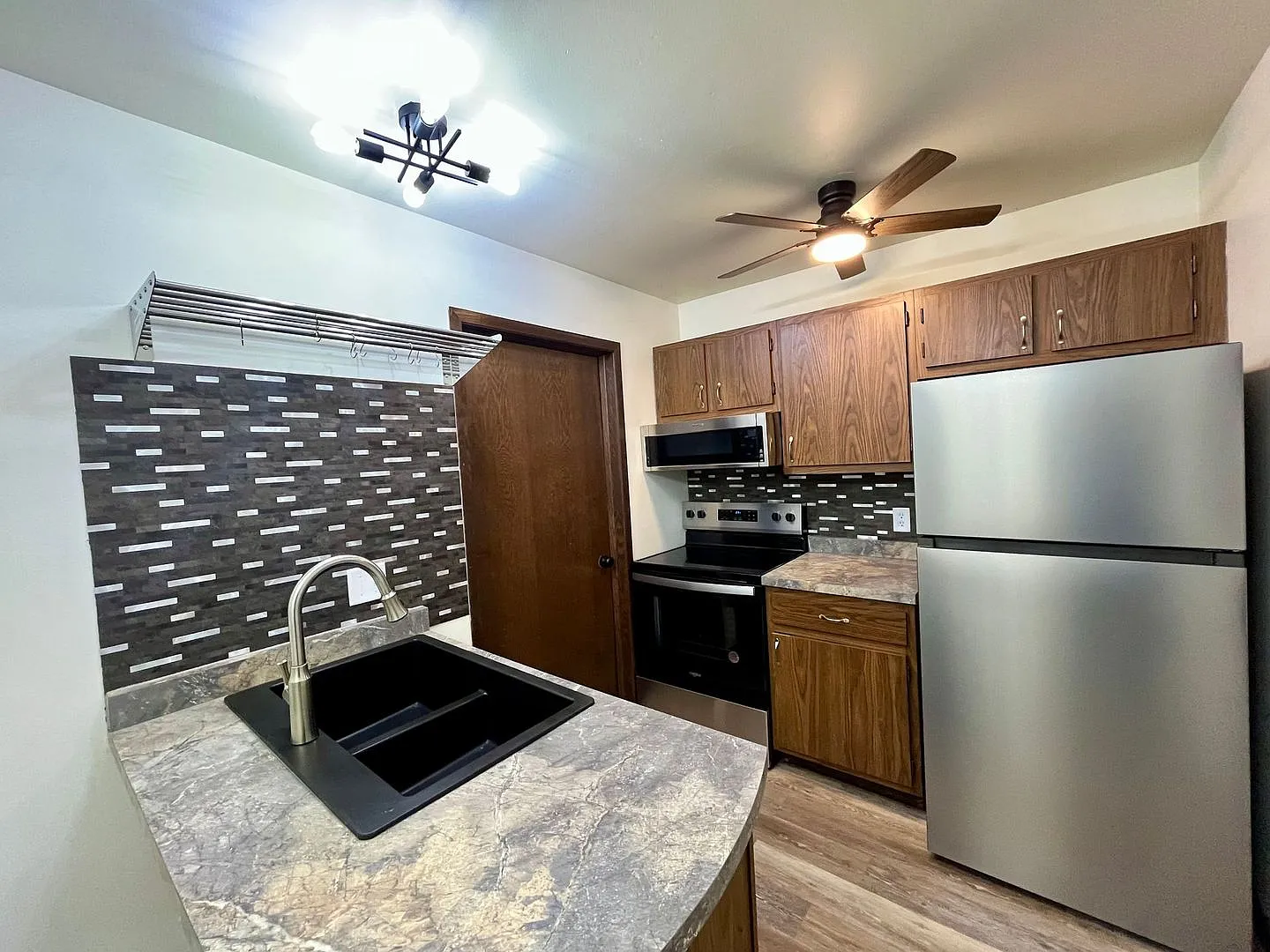 1010 Sawyer Dr — Photo 1