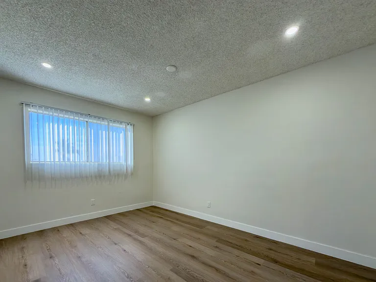 6535 Pickering Ave — Photo 8