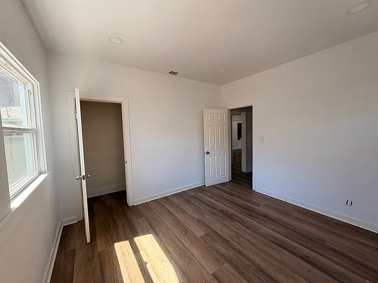 1022 Taft Ave — Photo 7
