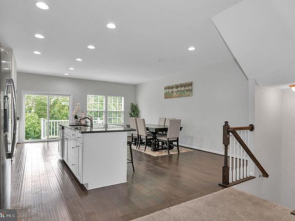 4th image of 8633 Rosecrans Ln