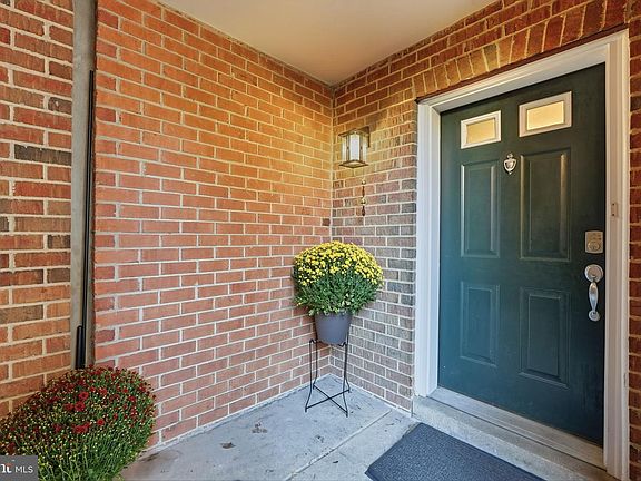 4th image of 3948 Chesterwood Dr