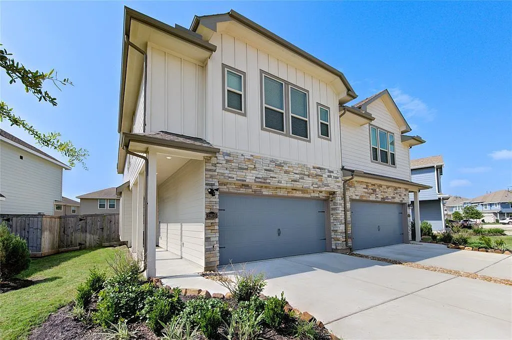 3 bed, 2.5 bath, 1959 sqft, $2,200 — Photo 3