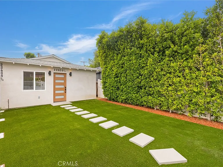 22609 1/2 Mariano St — Photo 1