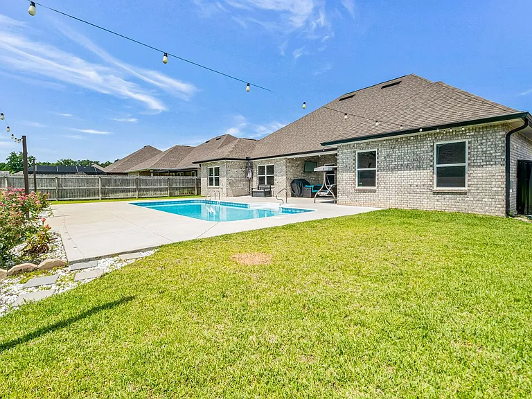 6076 Cherry Hill Cir — Photo 36