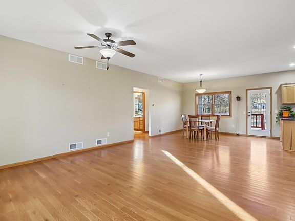 5th image of 704 Orchard View Dr