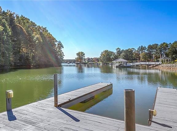 3rd image of 4233 Pointe Norman Dr