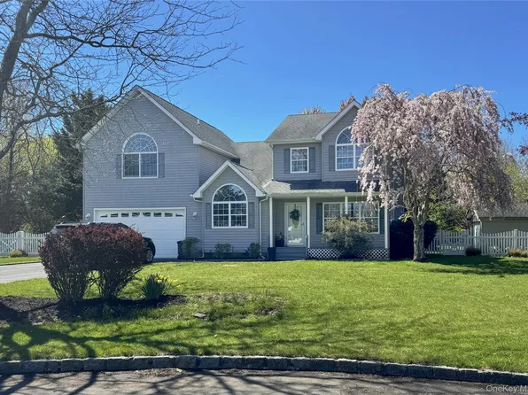 15 Whitetail Court, Center Moriches, NY 11934
