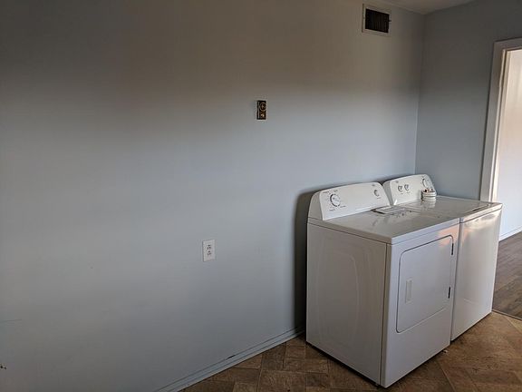 3rd image of 324 Greenway Dr