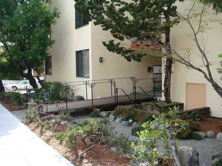 1550 Walnut St #10 — Photo 3