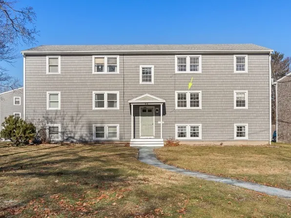22 Beacon Ave APT 4, Newburyport, MA 01950