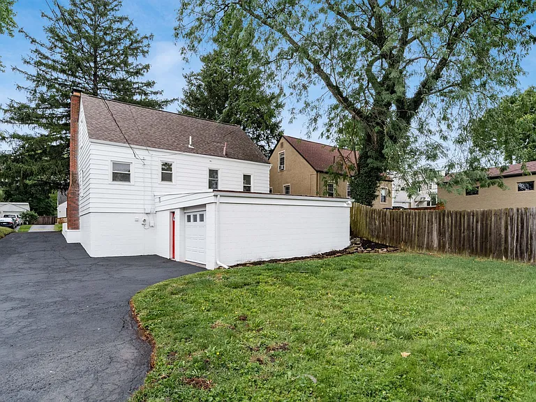 884 S Chesterfield Rd — Photo 36