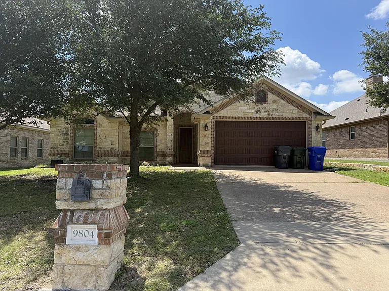 9804 Houston Dr — Photo 3