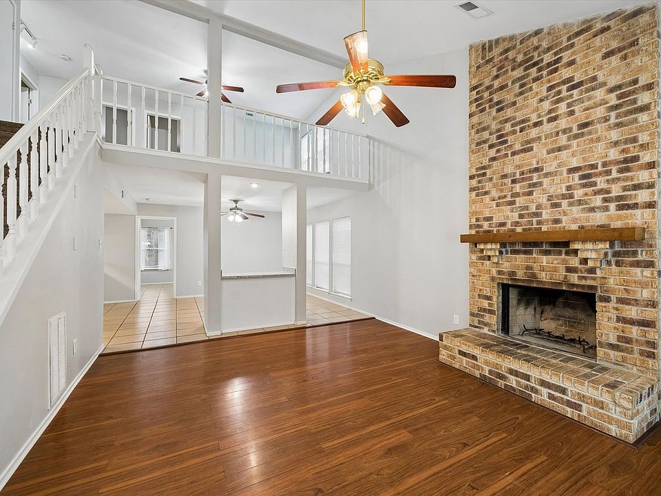 1st image of 2 Goldthread Ct