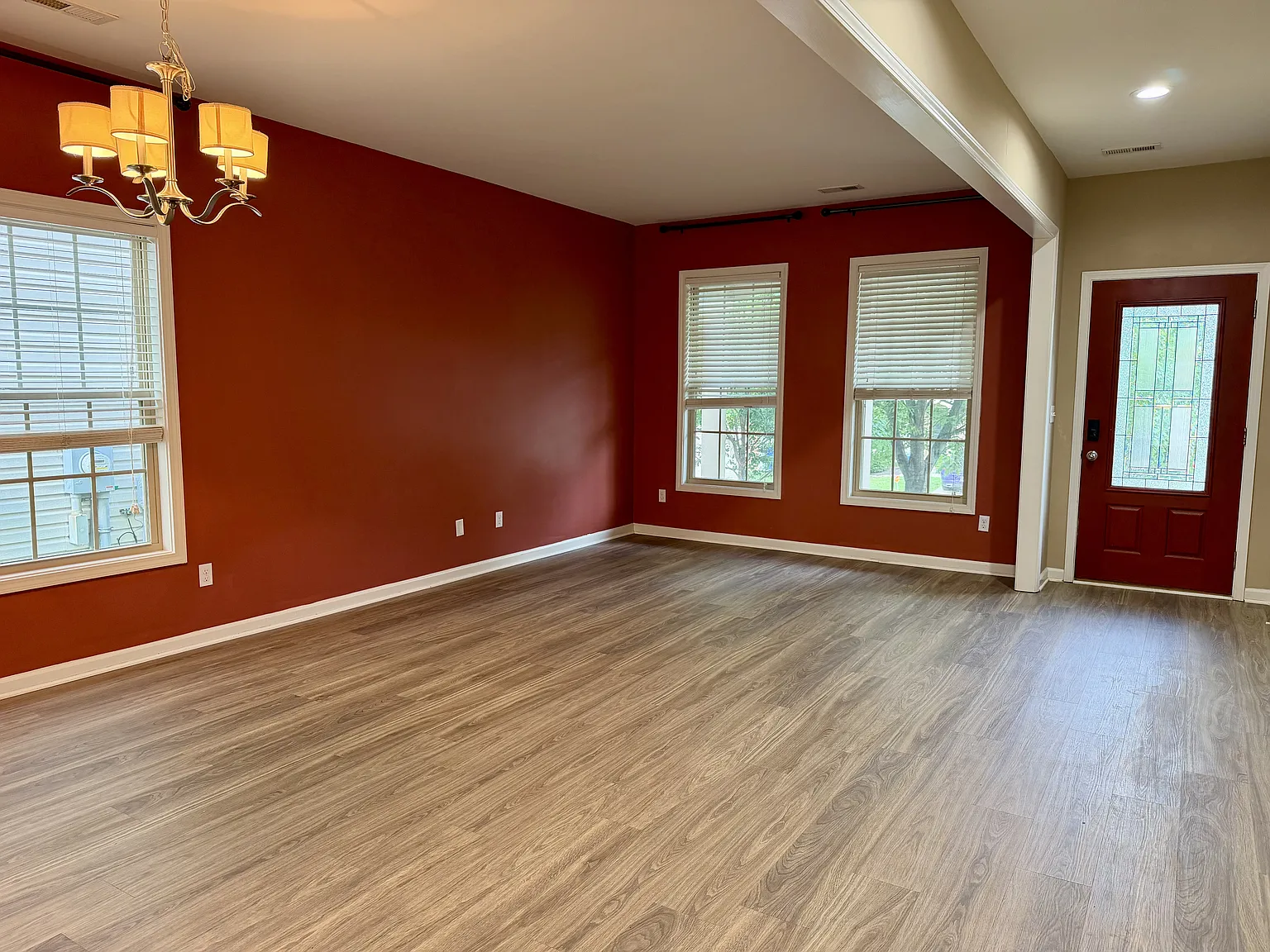 4 bed, 2947 sqft, $3,200 — Photo 2