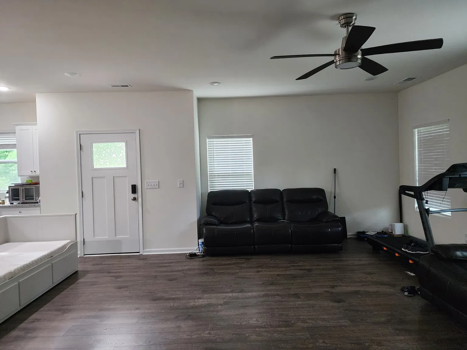 3 bed, 2.5 bath, 1787 sqft, $2,200 — Photo 2