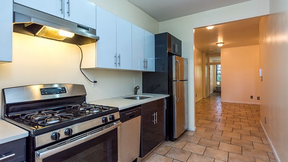 1st image of 300 Jefferson St APT 2R