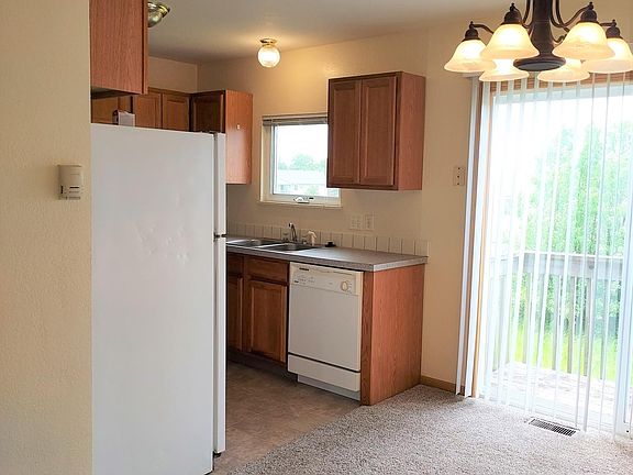2nd image of 340 Harbor Town Ct APT 4