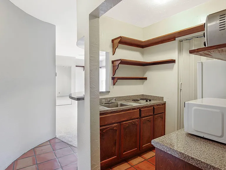 Sycamore Apartments — Photo 1