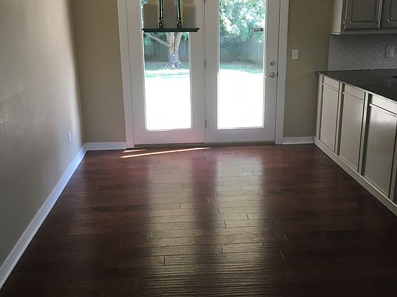 4th image of 1040 E Broadview Dr