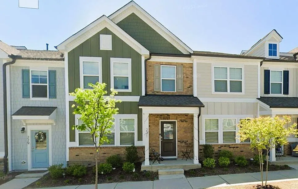 3 bed, 2.5 bath, 1746 sqft, $1,850 — Photo 1