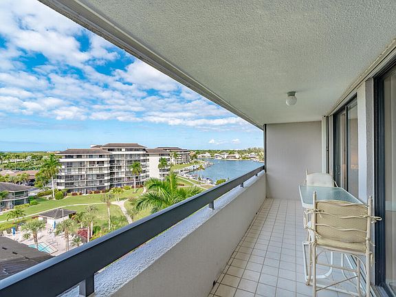 3rd image of 651 Seaview Ct #Penthouse 1