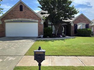 611 N Douglas St, Jenks, OK 74037