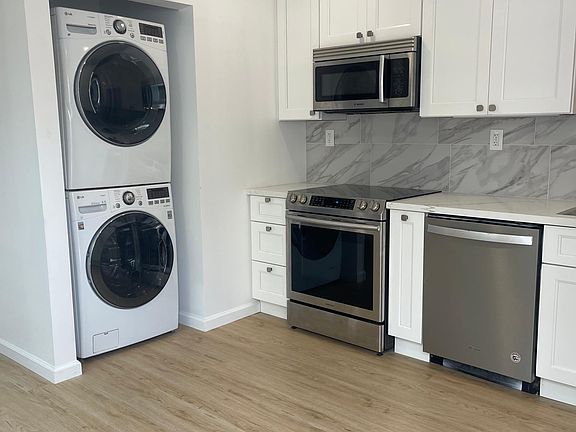 3rd image of 20634 Garden Ave #B