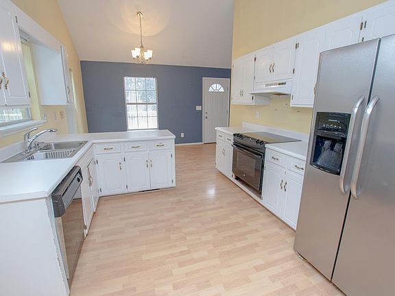 4th image of 213 Greenwich Dr