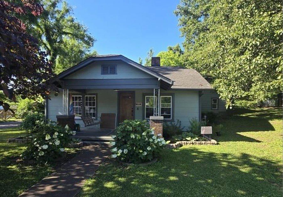 1st image of 101 Rose St