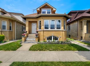 5716 W Leland Ave, Chicago, IL 60630
