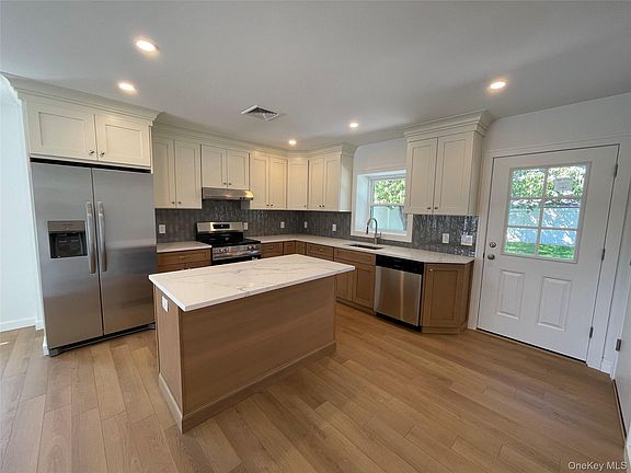 4th image of 164 Elmwood Street